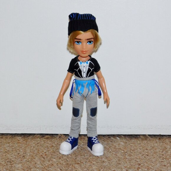 2015 MGA Bratz 10" Metallic Madness Cameron Doll with Some Accessories - Picture 1 of 7